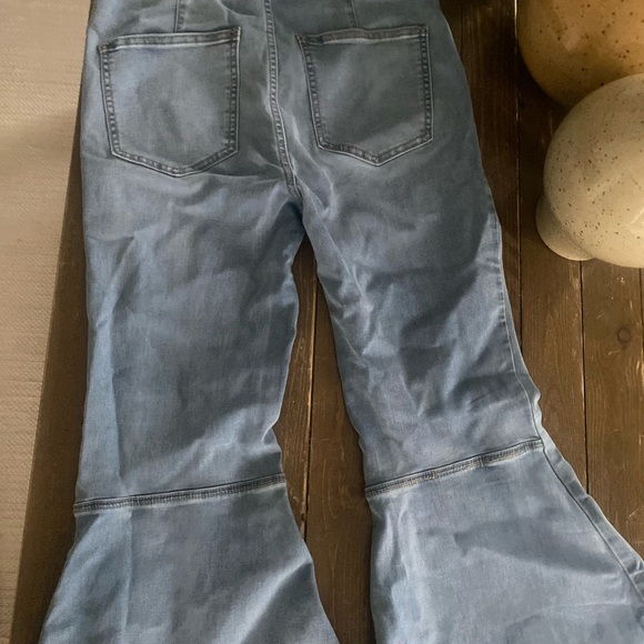 Free People size 27 flared light wash jeans. New with tags. - Picture 4 of 8